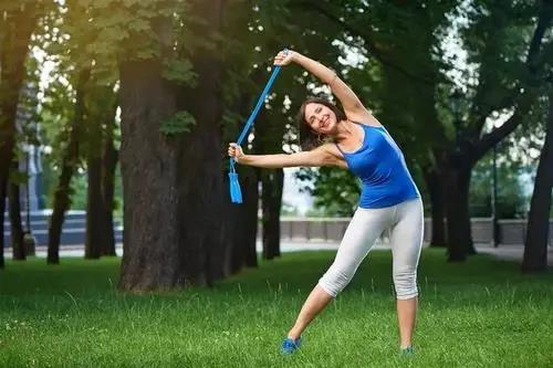 每天做一个小动作,颈椎不疼了